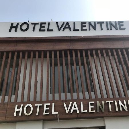 Hotel Valentine Muzaffarnagar Bagian luar foto